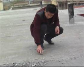 地面起砂，用水泥地面硬化劑